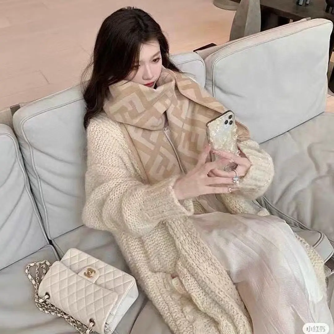 Fendi Ladies Scarf 350-4